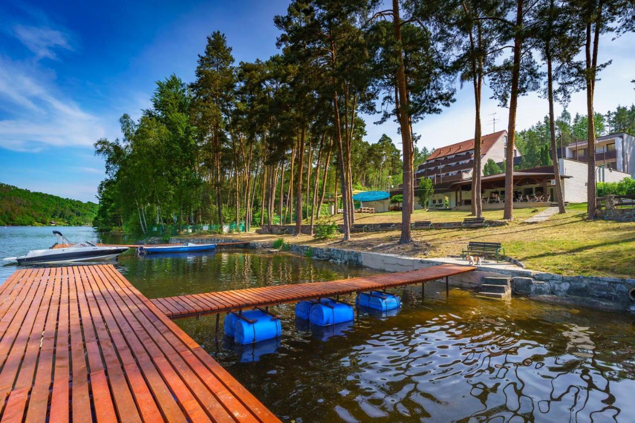 Hotel Hladina - výborné pro firemní akce Nebrich Exterior foto